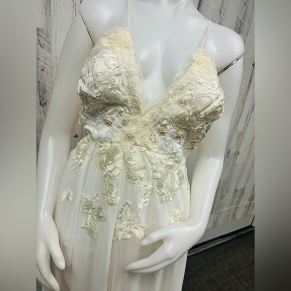 Vintage up cycled wedding gown - Picture 8 of 8